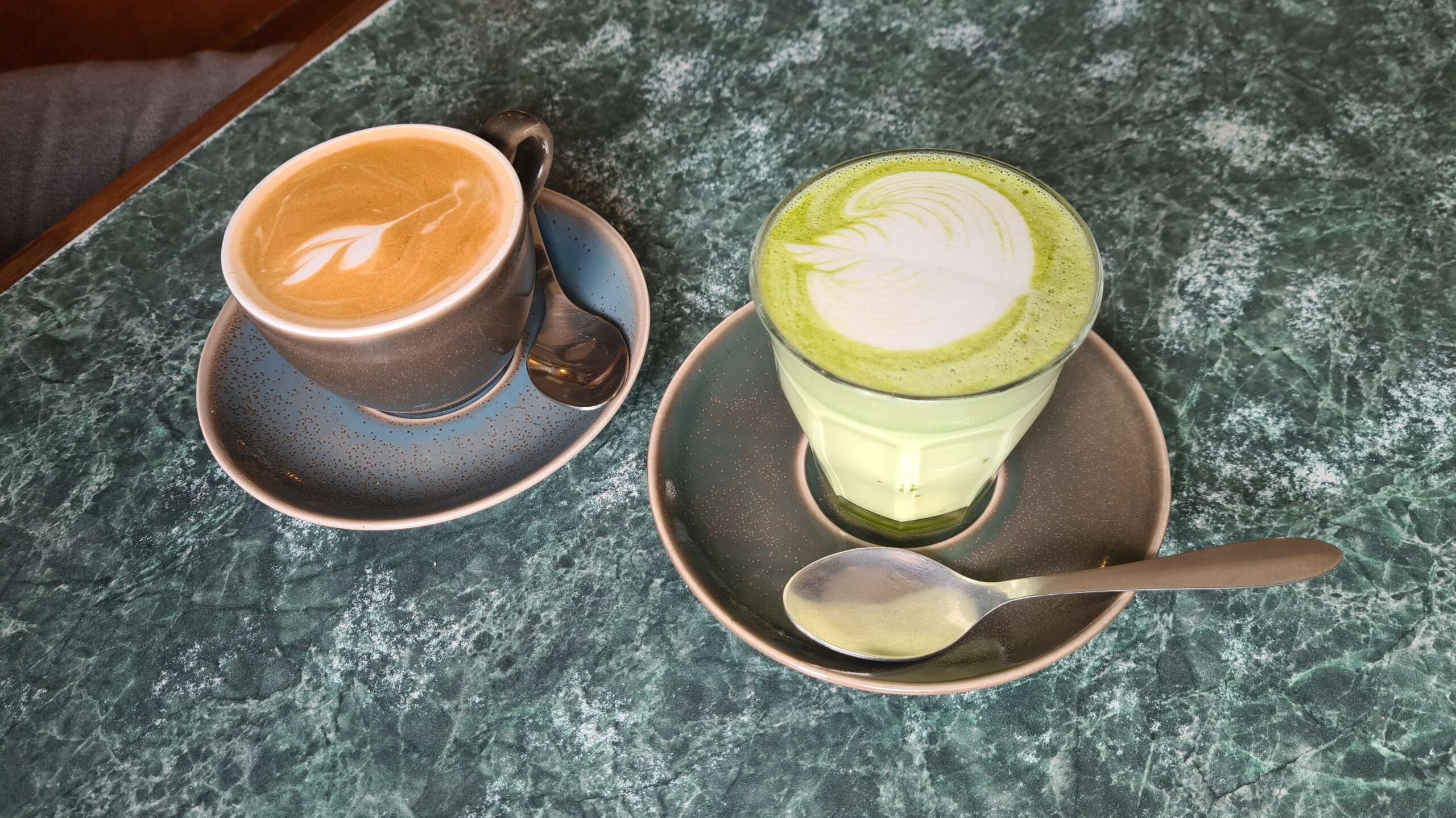 Flat white and matcha latte from Badde Manors